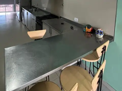 Casa 6 ambientes con 2 baños