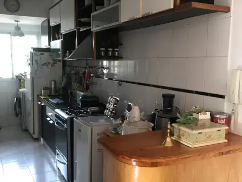 DUEÑO ALQUILA DEPARTAMENTO  EN MUY LUMINOSO EN VILLA MARTELLI BARRIO PARQUE. DE 4 AMBIENTES