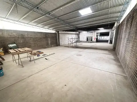 Local comercial de más de 500m² en alquiler - Santa Fé 900