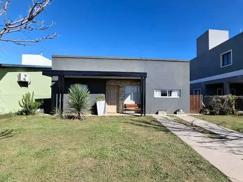 CASA 2 DORMITORIOS + GALERIA + PILETA