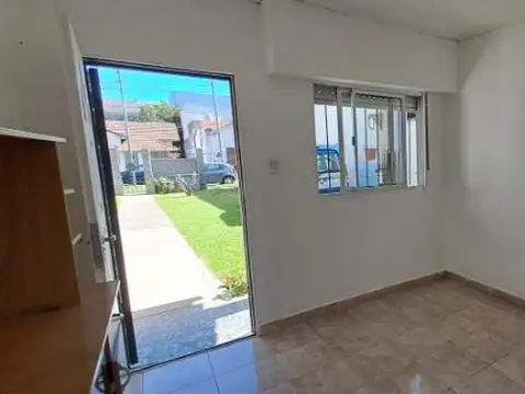 Depto Tipo Casa en Alquiler de 3 ambientes