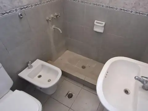 Depto Tipo Casa en Alquiler con 2 cocheras