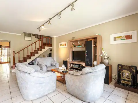 Venta casa 3 dormitorios y jardín APTO CREDITO - V. Adelina