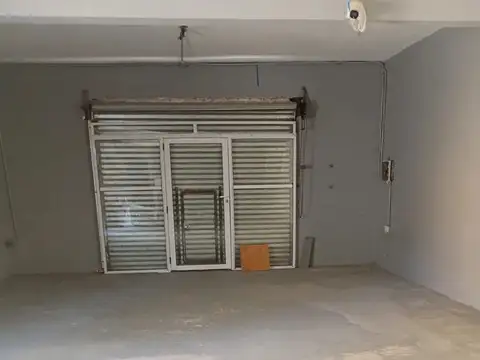 ALQUILER – LOCAL COMERCIAL CON VIVIENDA 2 AMBIENTES – 238M2