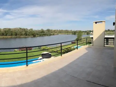 Casa 4 ambientes con 4 baños