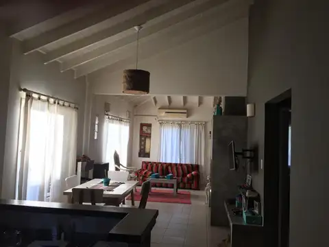 "CHALET SOBRE 2 LOTES EN COUNTRY BANCO PROVINCIA"