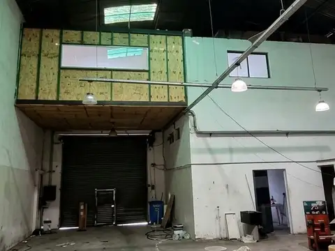 Galpon en Alquiler en Villa Luzuriaga, $ 2.500.000