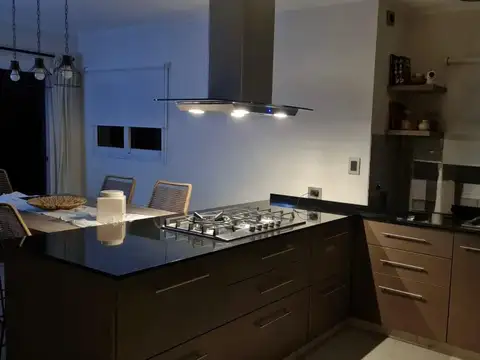 Casa en Venta con 4 cocheras