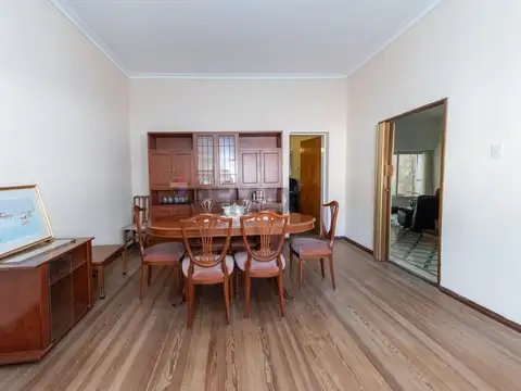 Casa 5 ambientes con 2 baños