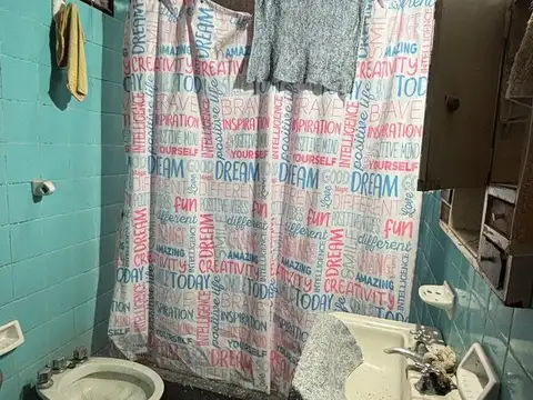 Casa 5 ambientes con 1 baño