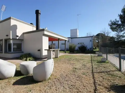 Av Brigadier Gral. Juan Manuel de Rosas 47300