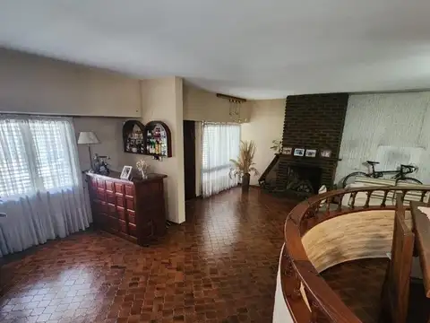 Casa 6 ambientes con 4 baños