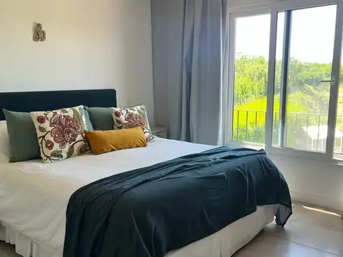 Casa 7 ambientes con 2 baños