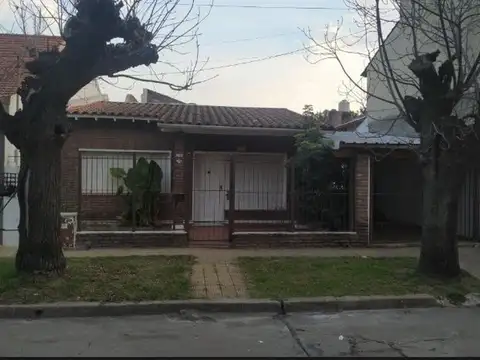 Venta Casa con depto en Hurlingham apta crédito