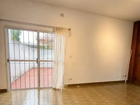 Depto Tipo Casa en Alquiler en Castelar Sur, $ 750.000
