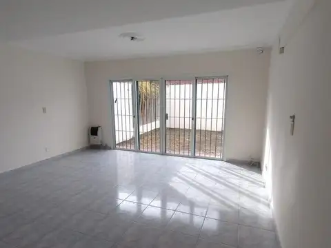Casa en Alquiler en Coronel Dorrego, $ 950.000
