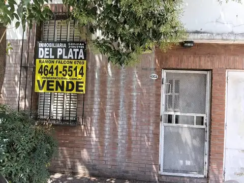 CASA DE 4  AMBIENES, CON GARAGE
