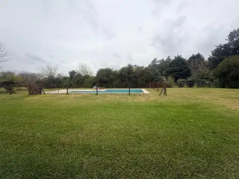 Casa de campo de 4 ambientes + Playroom sobre lote de 2881 mts2