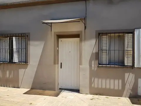 MUY BUENA CASA EN PH, 3 AMBIENTES CON PATIO, PLANTA BAJA AL FRENTE