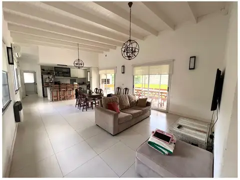 Casa 5 ambientes con 4 baños