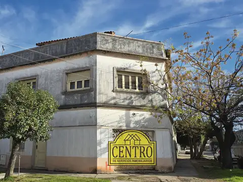 En Esquina, Amplísima Planta Alta, Con Garaje Y Quincho , Oportunidad  
