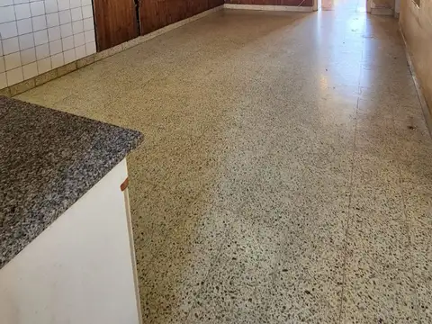 Casa 8 ambientes con 1 baño