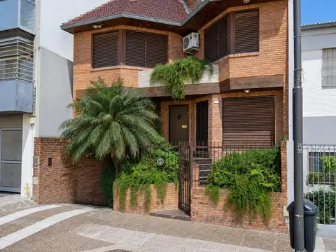 En venta casa 2 plantas Juana Azurduy  al 3500