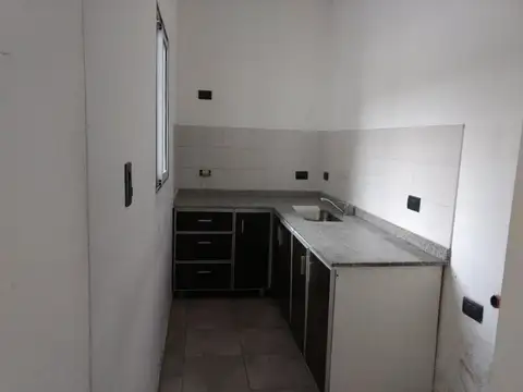 Depto Tipo Casa en Alquiler en Quilmes, $ 490.000