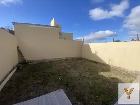 Depto Tipo Casa en Venta con 1 cocheras