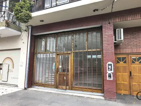 LOCAL EN ALQUILER EN VILLA ADELINA. SALON LIBRE, BUEN FRENTE, A MEDIA CUADRA DE AV DE MAYO.