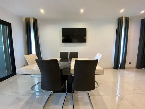 Casa 5 ambientes con 4 baños