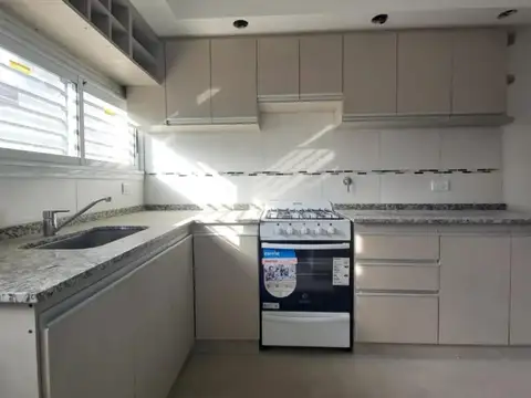 Depto Tipo Casa en Venta en Castelar Sur, USD 120.000