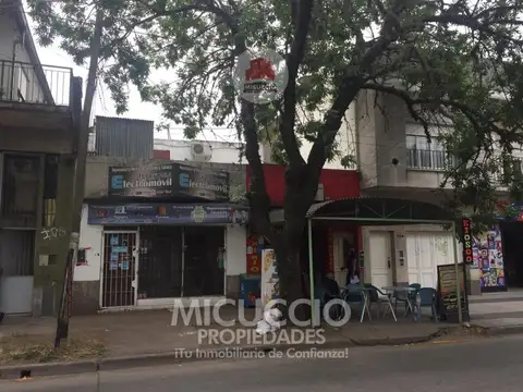 Locales con casa y departamentos en venta | Travi N°725 | Escobar centro