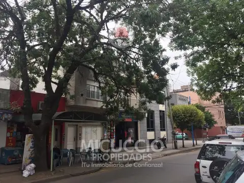 Locales con casa y departamentos en venta | Travi N°725 | Escobar centro