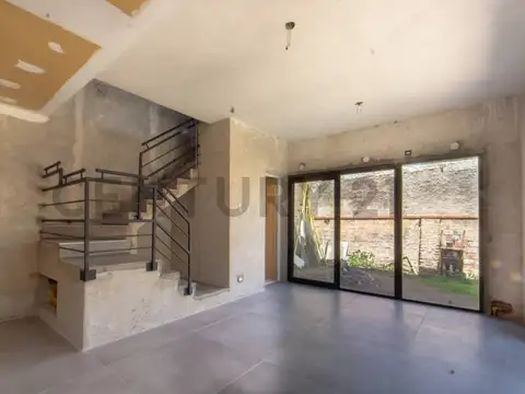 Casa 6 ambientes con 2 baños