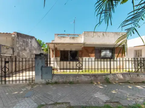 Venta Casa 2 dormitorios A Reciclar + Dúplex 2 dormitorios A Terminar | Granadero Baigorria