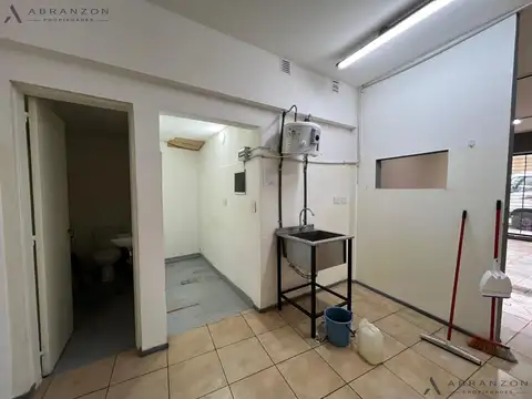 Gascón al 500 local comercial Almagro Hospital Italiano SE VENDE CON EXCELENTE RENTA