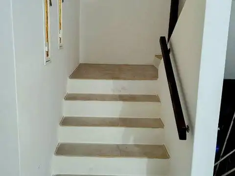 Depto Tipo Casa 4 ambientes con 2 baños