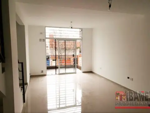 Depto Tipo Casa en Venta de 3 ambientes