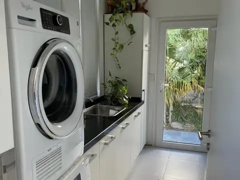 Casa 4 ambientes con 4 baños