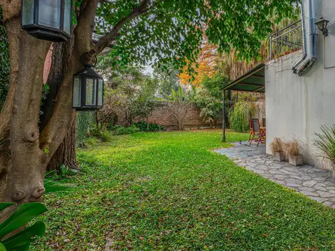 Casa 9 ambientes con 3 baños