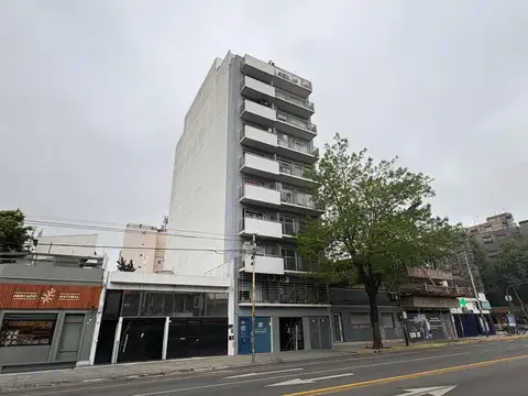 MODERNO MONOAMBIENTE MUY LUMINOSO DE 45M2 CON BALCON CORRIDO 