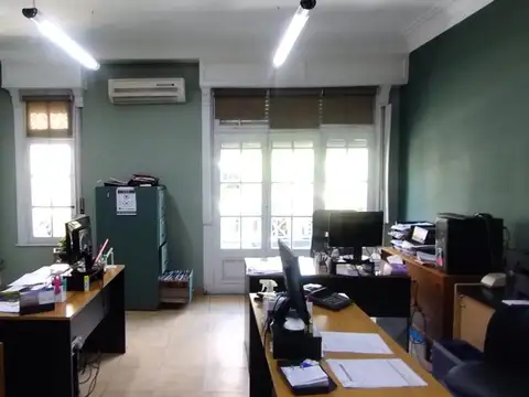OFICINA EN EXCELENTE UBICACION COMERCIAL- 3 AMB PISO UNICO