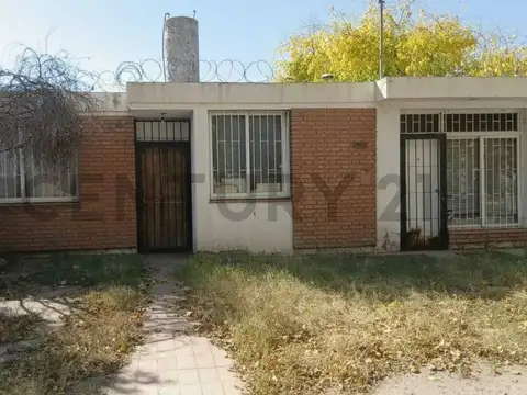 Century 21 Lucio Barroso vende casa en B Judicial Godoy Cruz