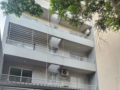 Departamento 2 amb. c/ cochera fija descubierta