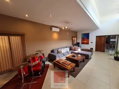 Casa en Alquiler de 4 dormitorios