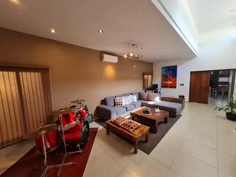 Casa en Alquiler de 4 dormitorios