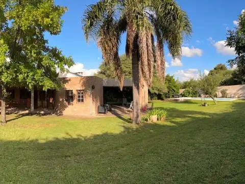 Venta Casa 3 Dorm. + estudio, 250 m2 cubiertos, 1.600 m2 de terreno, en Talar de Mendiolaza