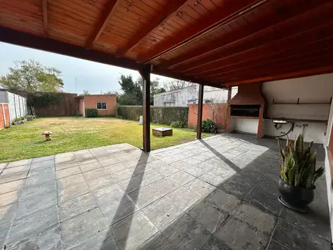 Casa en Alquiler con 1 cochera