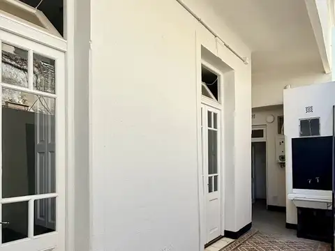 Tipo Casa 3 Ambientes al Contra frente en Planta Baja con Patio y Terraza